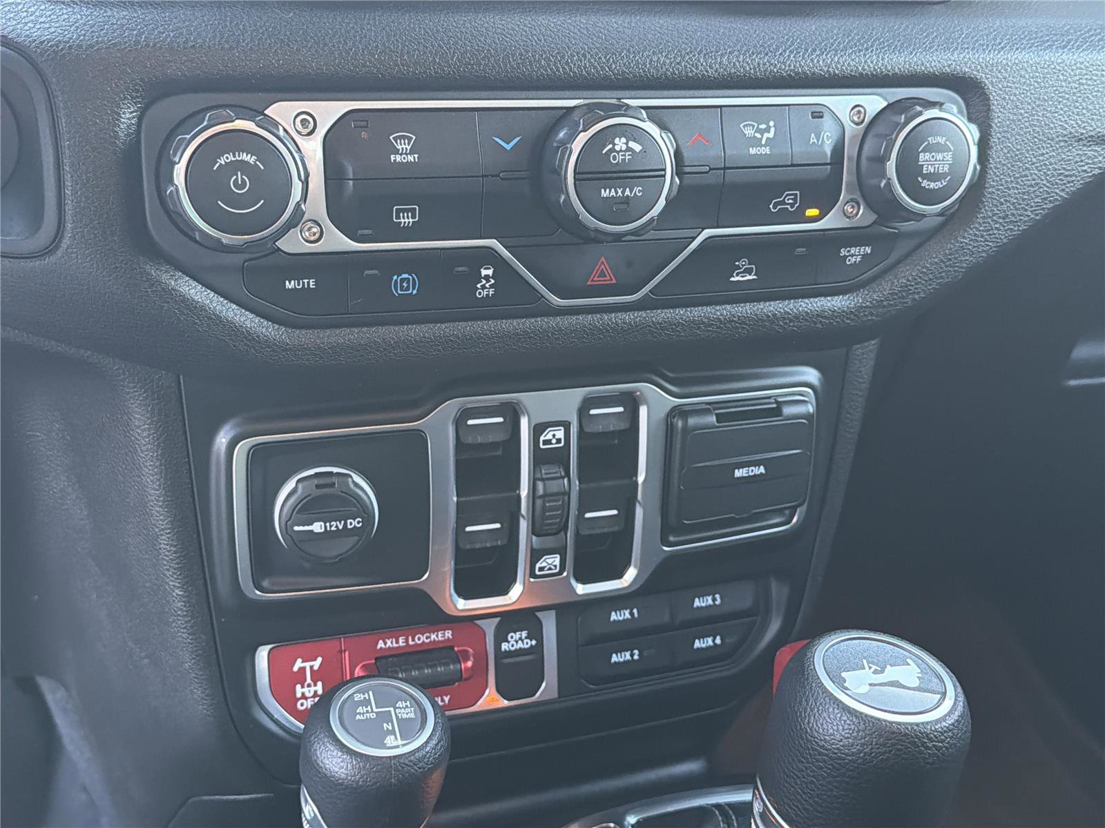 Used 2025 Jeep Wrangler Willys image 30