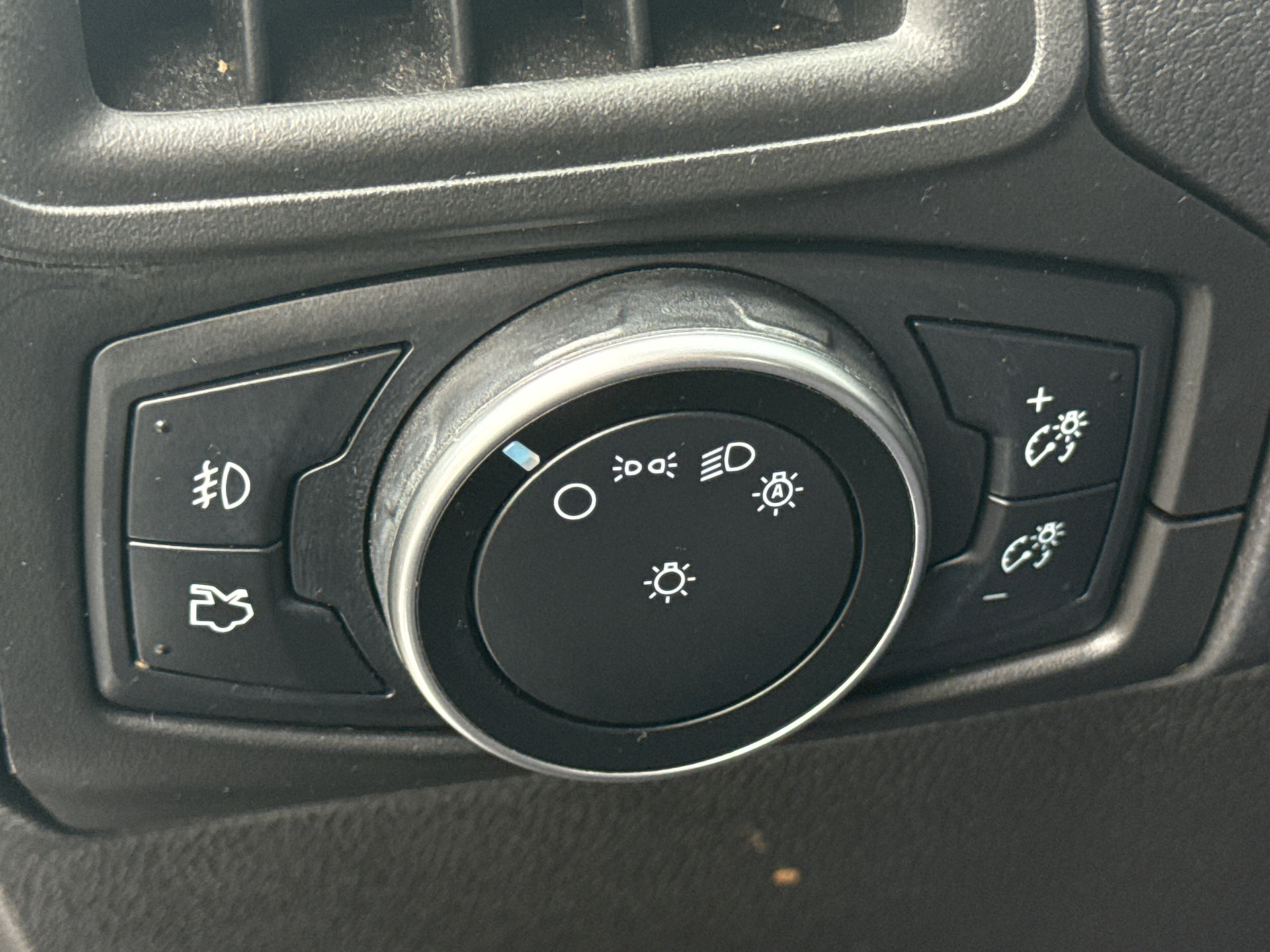 Used 2016 Ford Focus SE w/ SE Sport Package FWD image 23