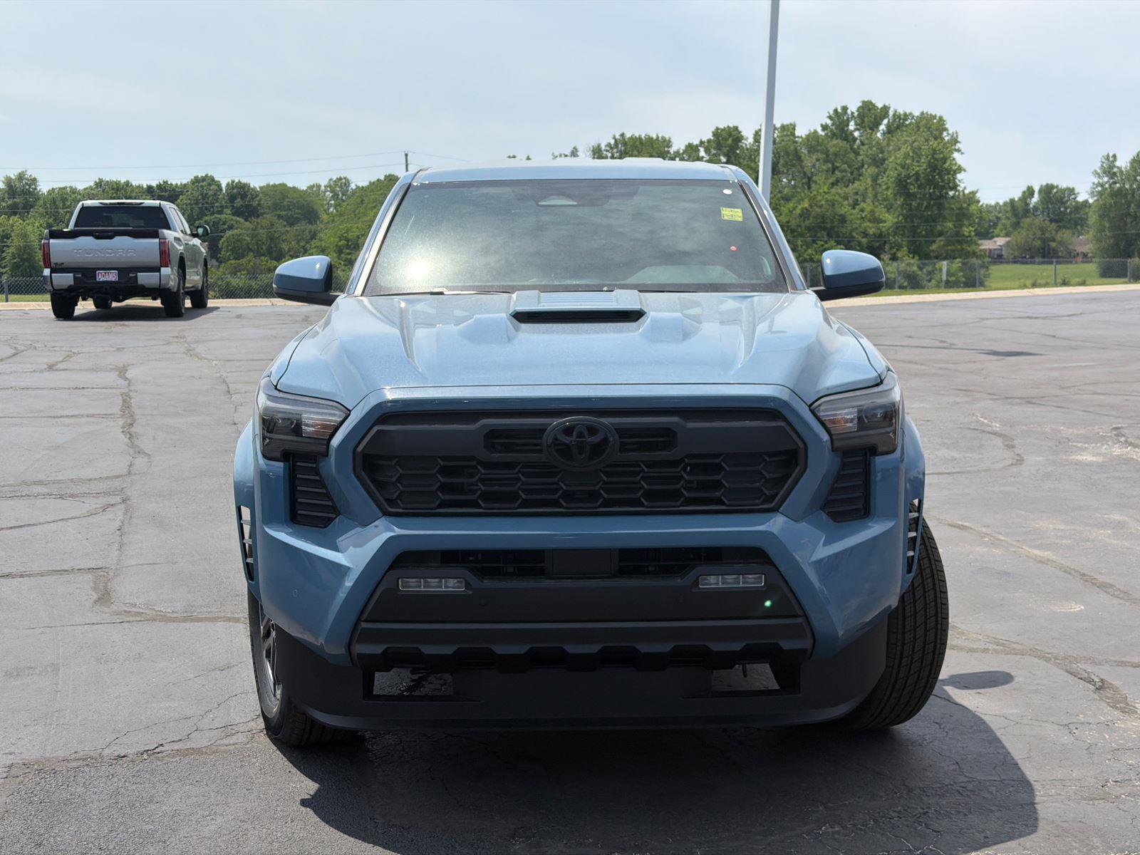 Used 2026 Toyota Tacoma TRD Sport w/ TRD Sport Upgrade Package AWD/4WD video 2