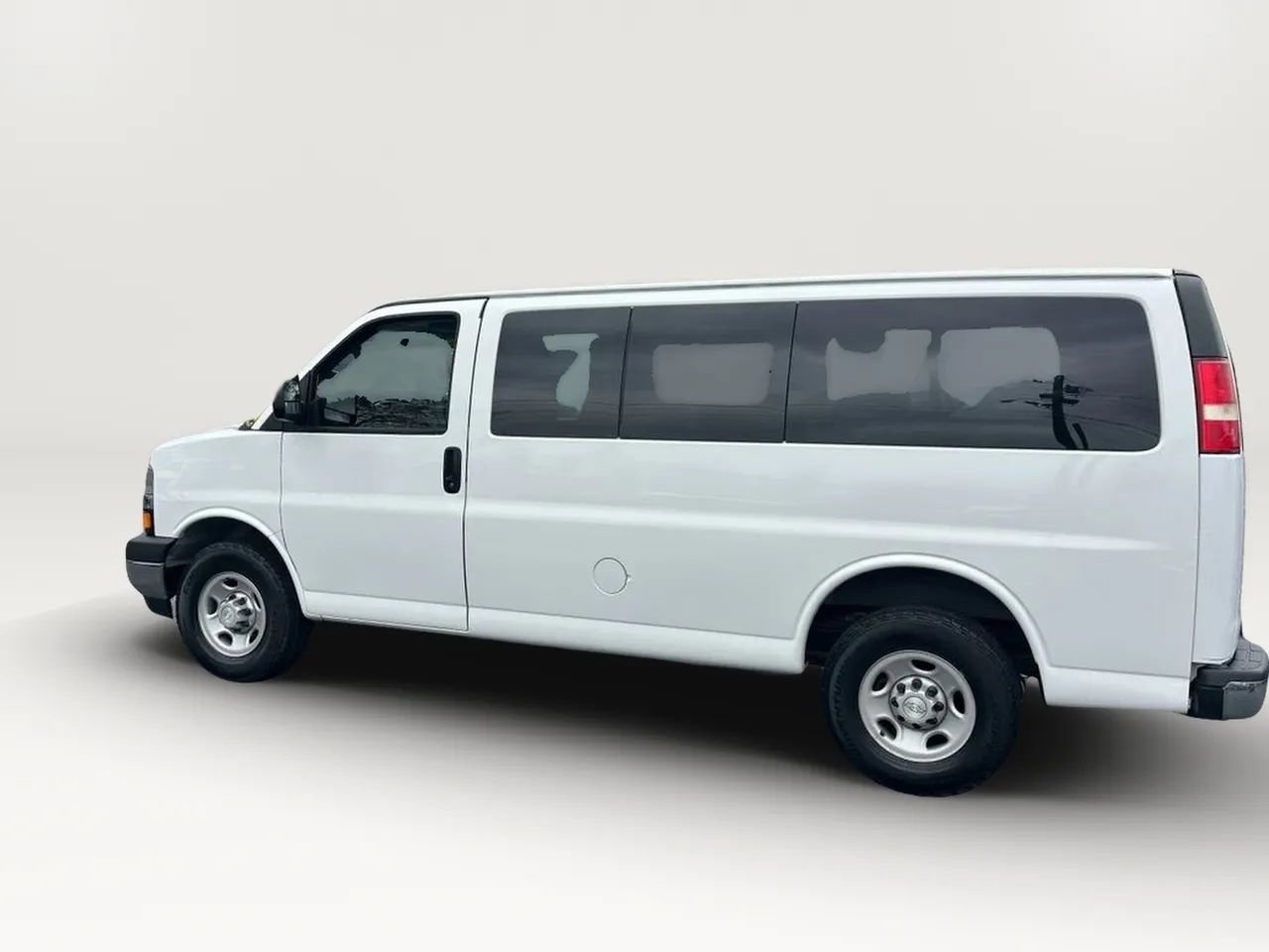 Used 2017 Chevrolet Express 2500 LS image 7