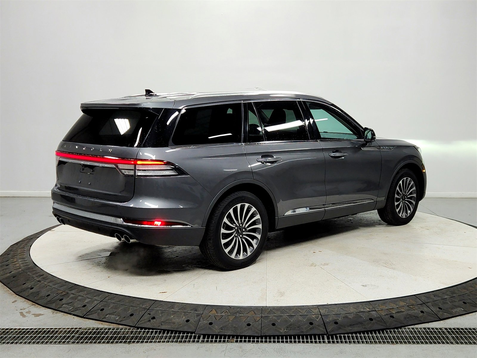 Used 2023 Lincoln Aviator Reserve image 7