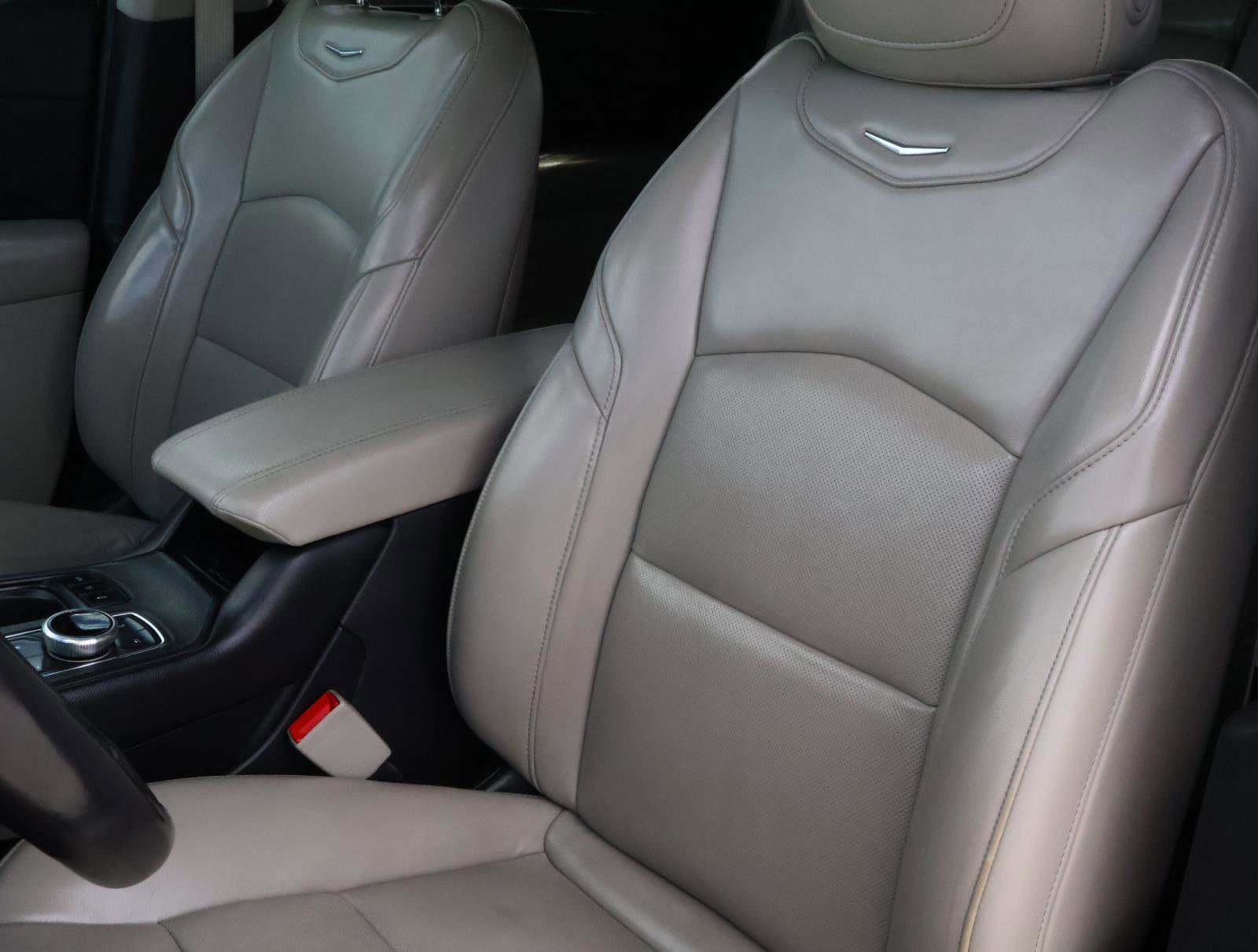 Used 2019 Cadillac XT4 Premium Luxury image 17