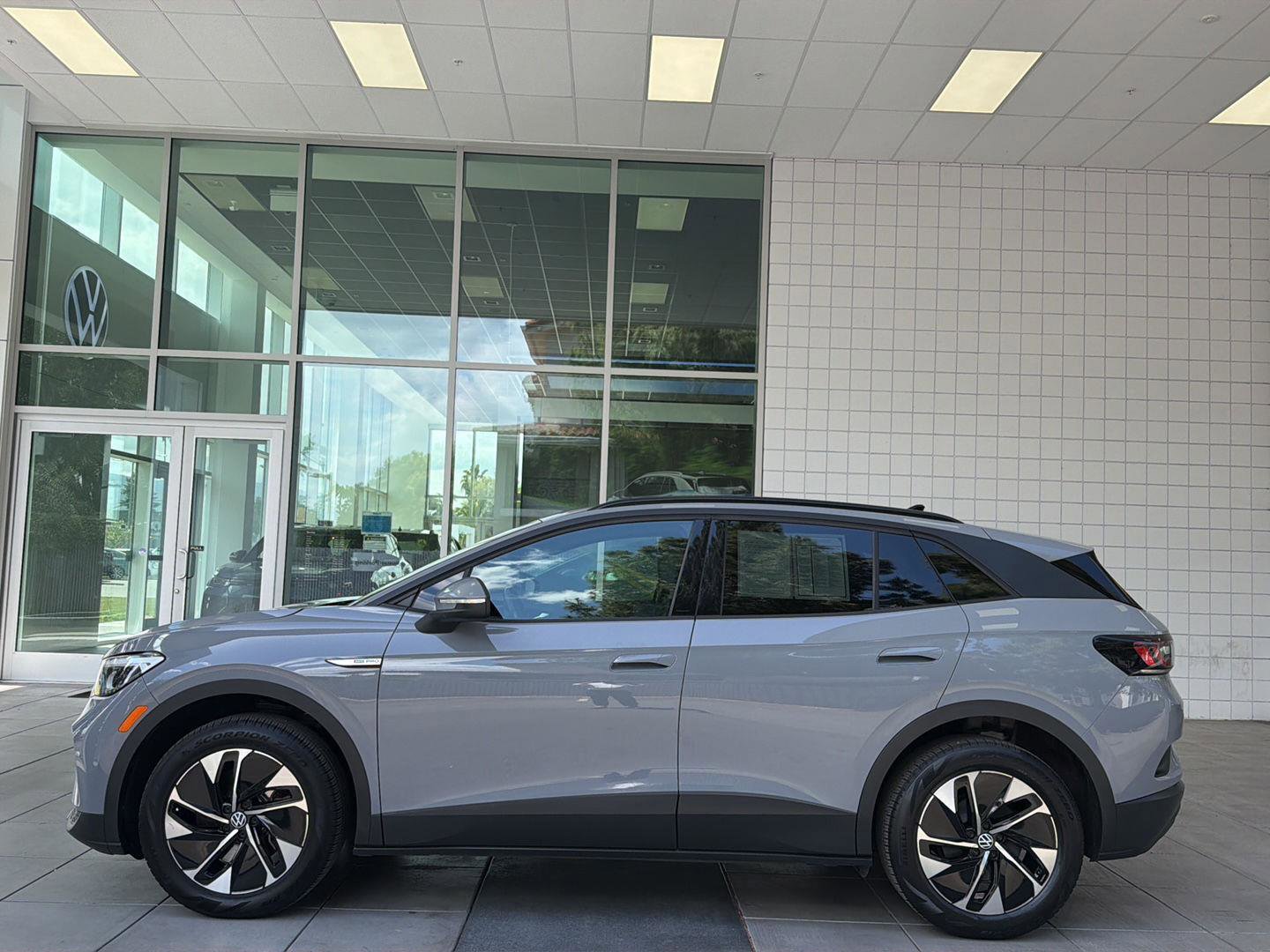 Certified 2022 Volkswagen ID.4 Pro AWD/4WD image 2