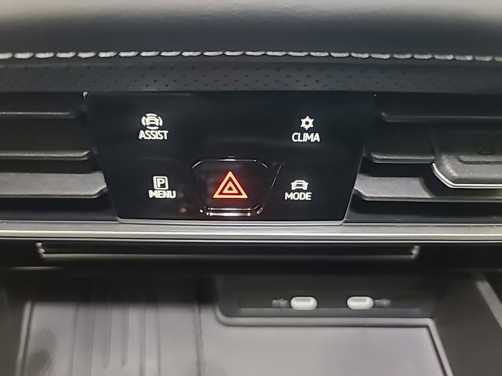 Used 2025 Volkswagen Atlas Cross Sport SE image 36