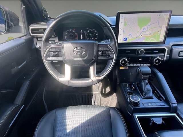 Used 2025 Toyota 4Runner Limited AWD/4WD image 5
