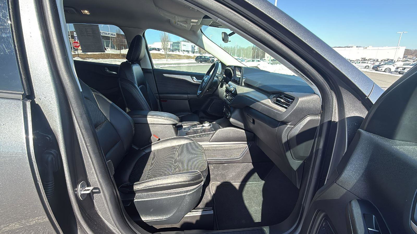 Used 2022 Ford Escape SEL image 18