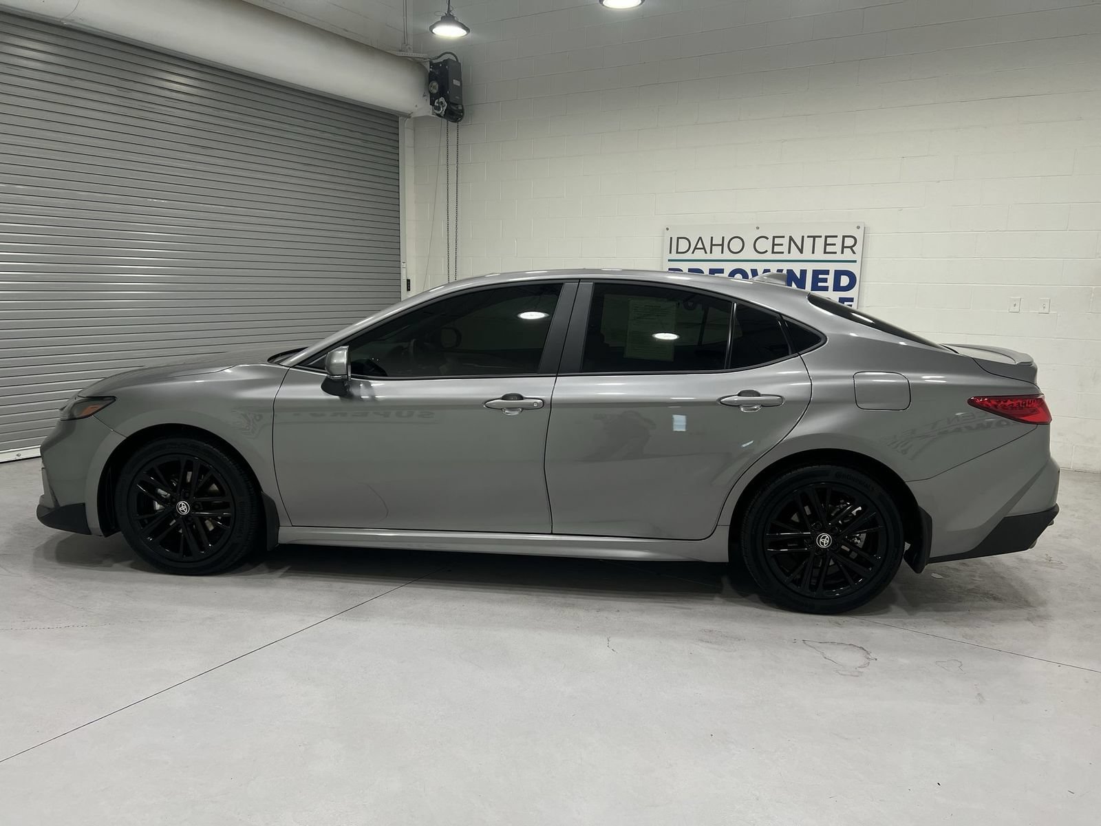 Used 2025 Toyota Camry SE w/ Multimedia Upgrade Package AWD/4WD image 5