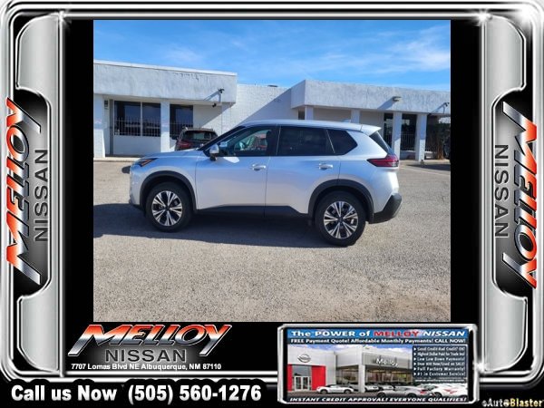 Used 2023 Nissan Rogue SV image 2