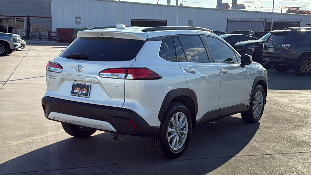 Used 2023 Toyota Corolla Cross LE image 5