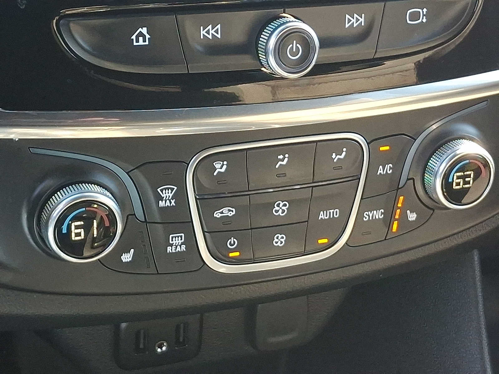 Used 2024 Chevrolet Traverse LT AWD/4WD image 16