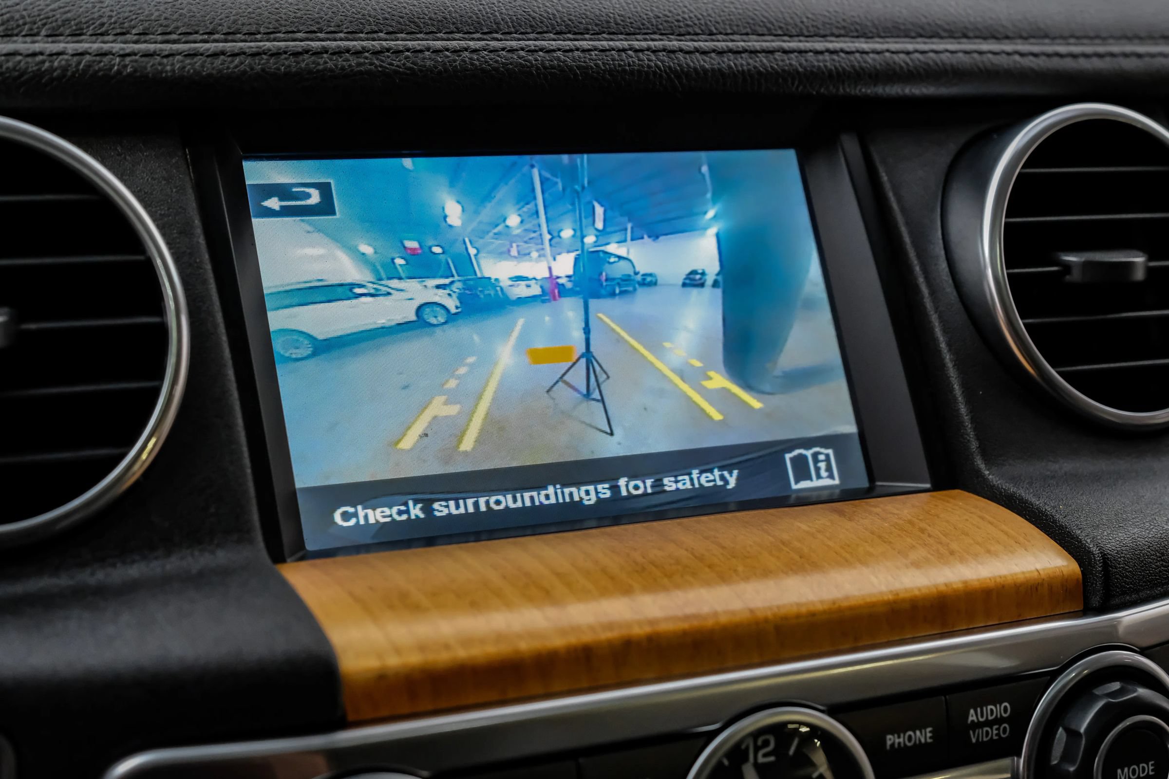 Used 2014 Land Rover LR4 HSE AWD/4WD image 17