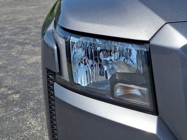 Used 2024 Nissan Frontier SV w/ Tow Package AWD/4WD image 10