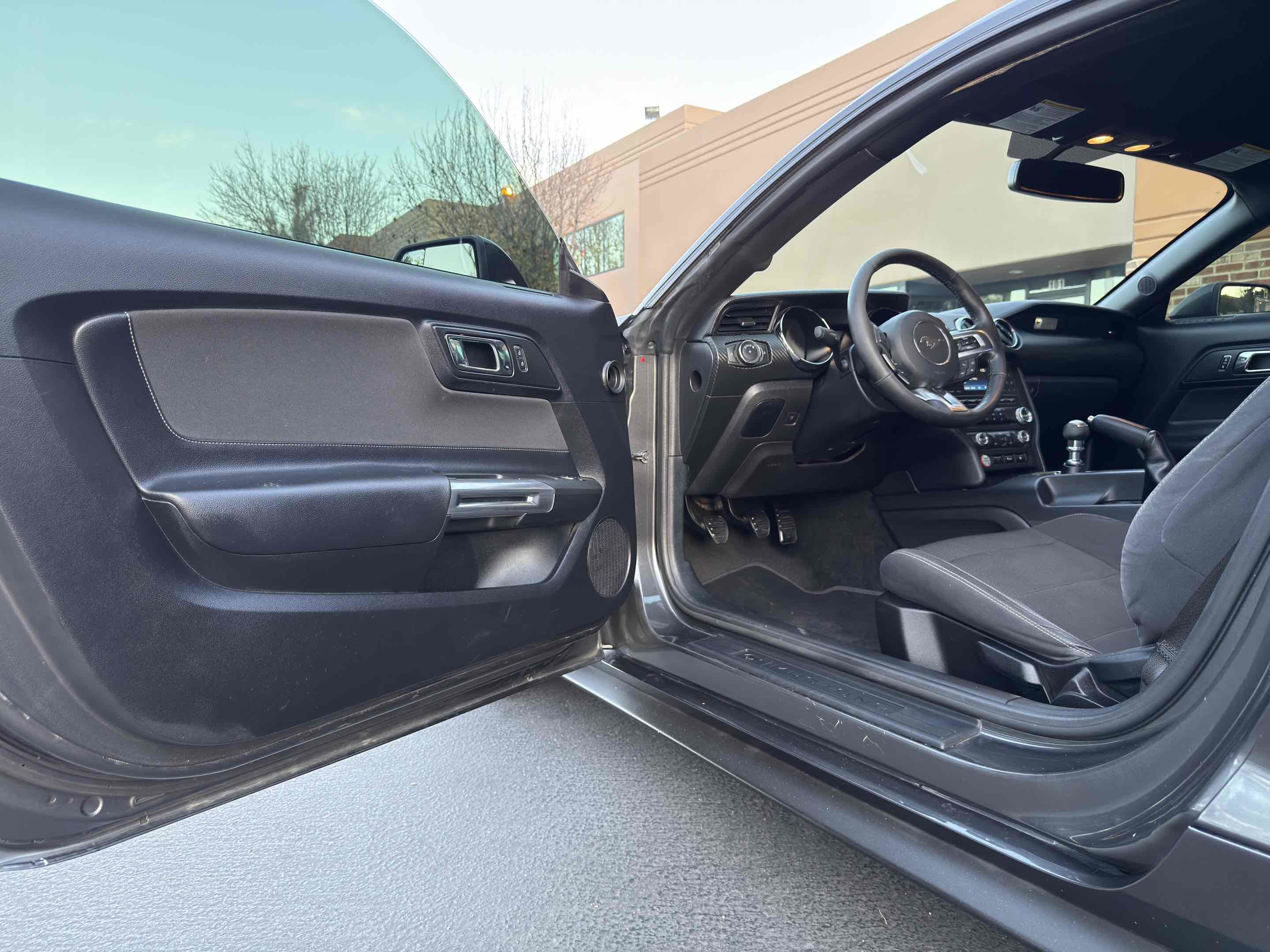 Used 2017 Ford Mustang Coupe RWD image 25