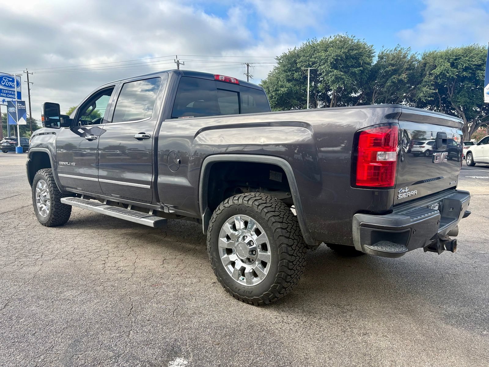 Used 2016 GMC Sierra 2500 Denali w/ Duramax Plus Package AWD/4WD image 3