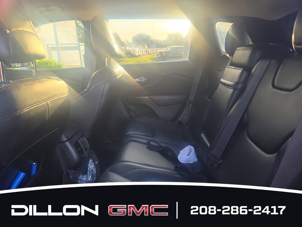 Used 2016 Jeep Cherokee Trailhawk w/ Leather Interior Group AWD/4WD image 15