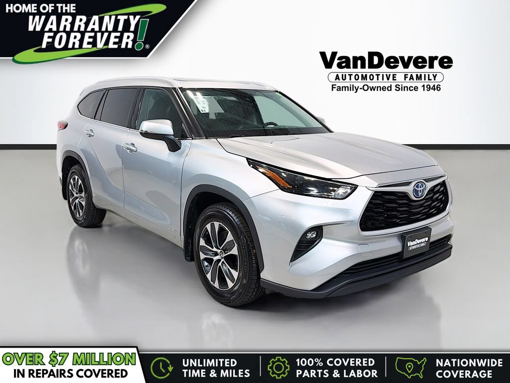 Used 2022 Toyota Highlander XLE AWD/4WD image 1