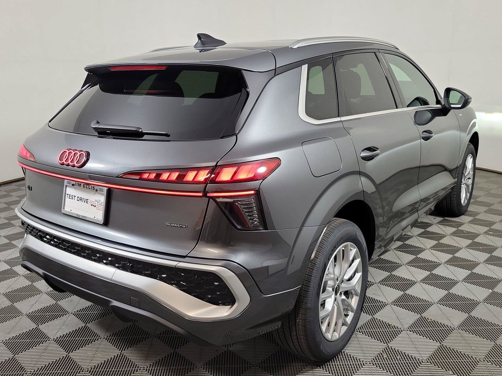 New 2026 Audi Q3 quattro 2.0T AWD/4WD image 7