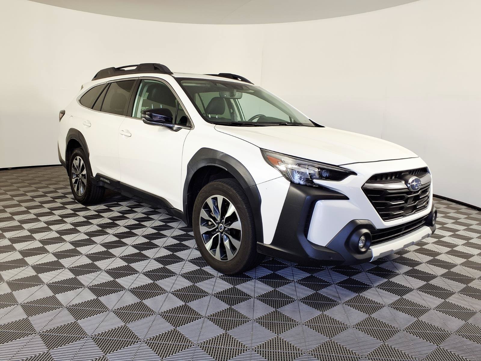 Used 2023 Subaru Outback Limited AWD/4WD image 3