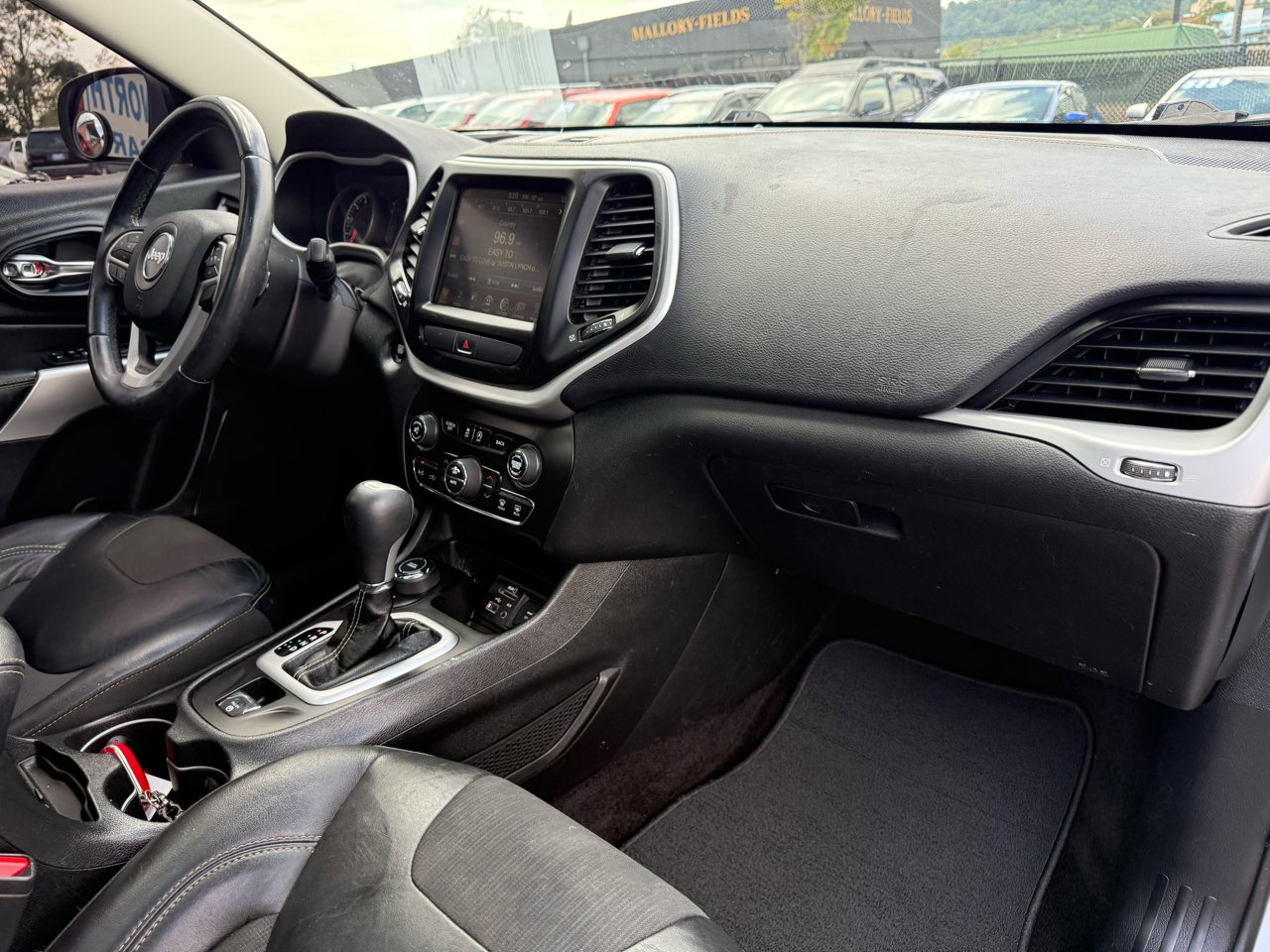 Used 2018 Jeep Cherokee Latitude Plus w/ Comfort/Convenience Group image 31