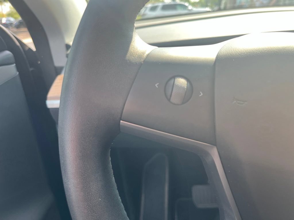 Used 2024 Tesla Model Y Long Range RWD image 11