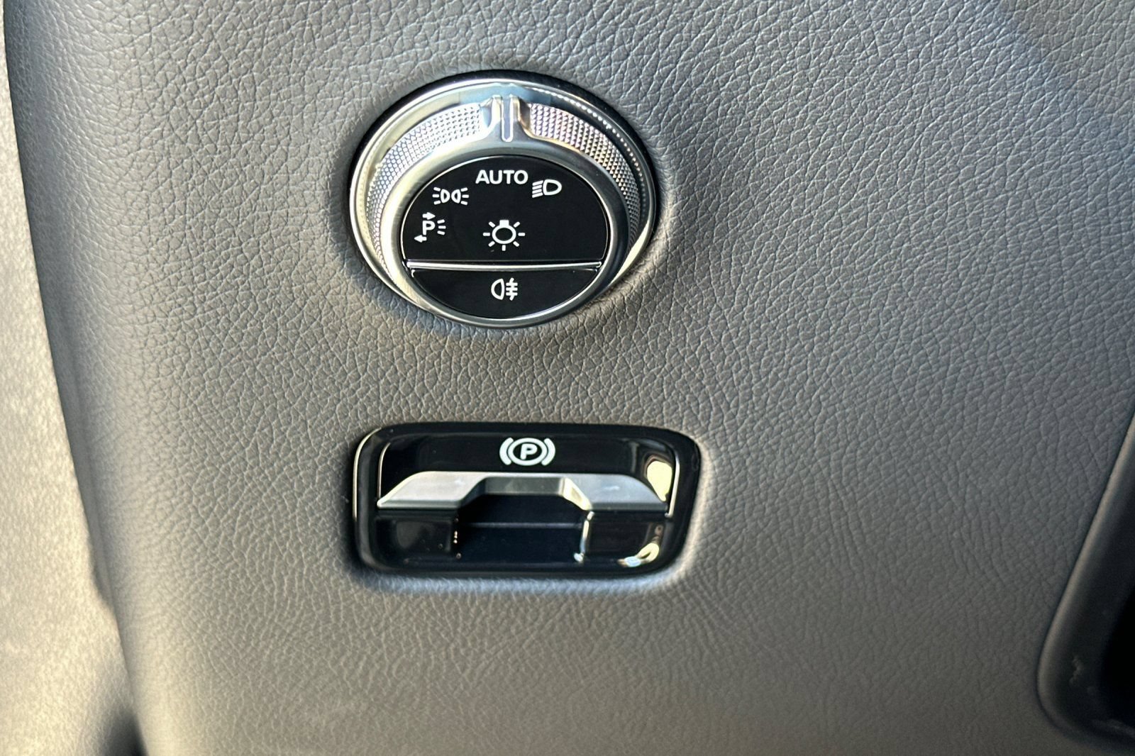 Certified 2024 Mercedes-Benz GLC 300 4MATIC image 37