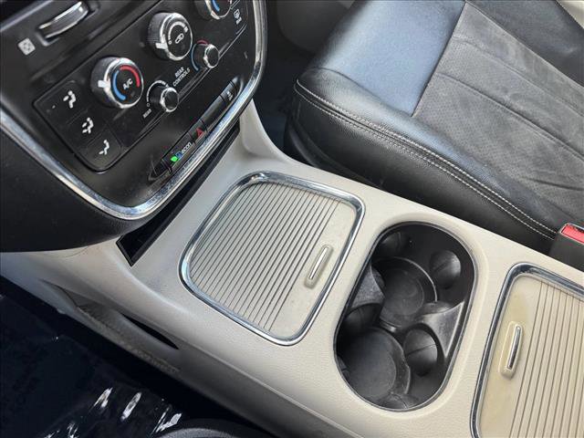 Used 2019 Dodge Grand Caravan SXT image 16