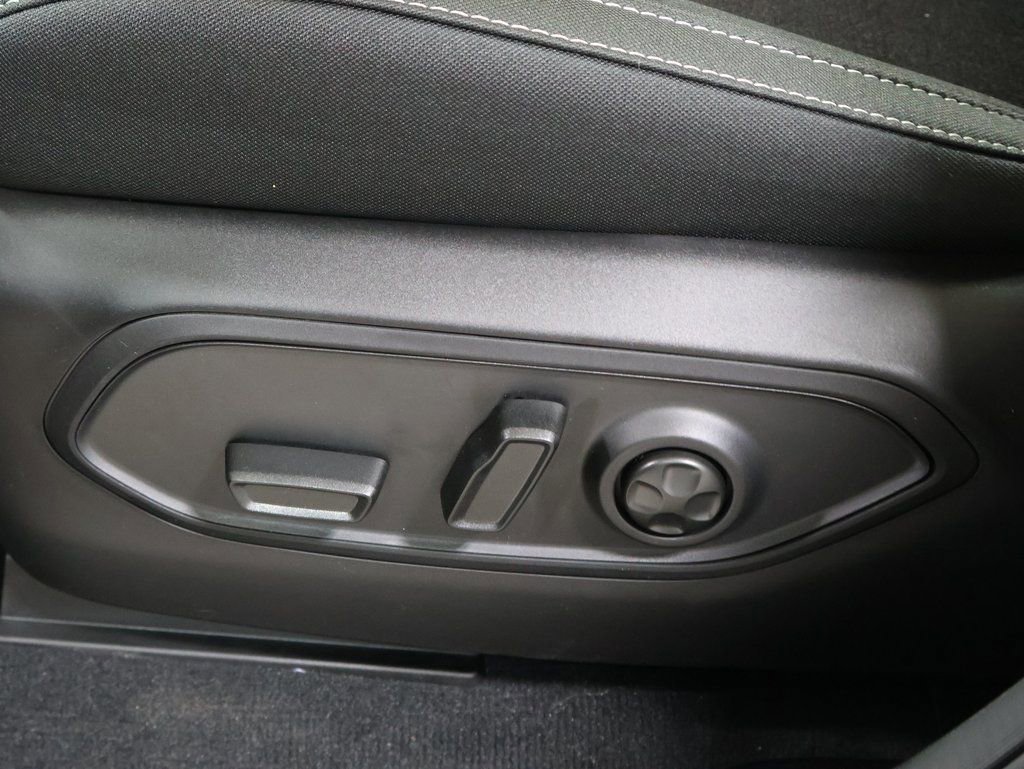 New 2025 Jeep Grand Cherokee Laredo w/ Luxury Tech Group I image 9