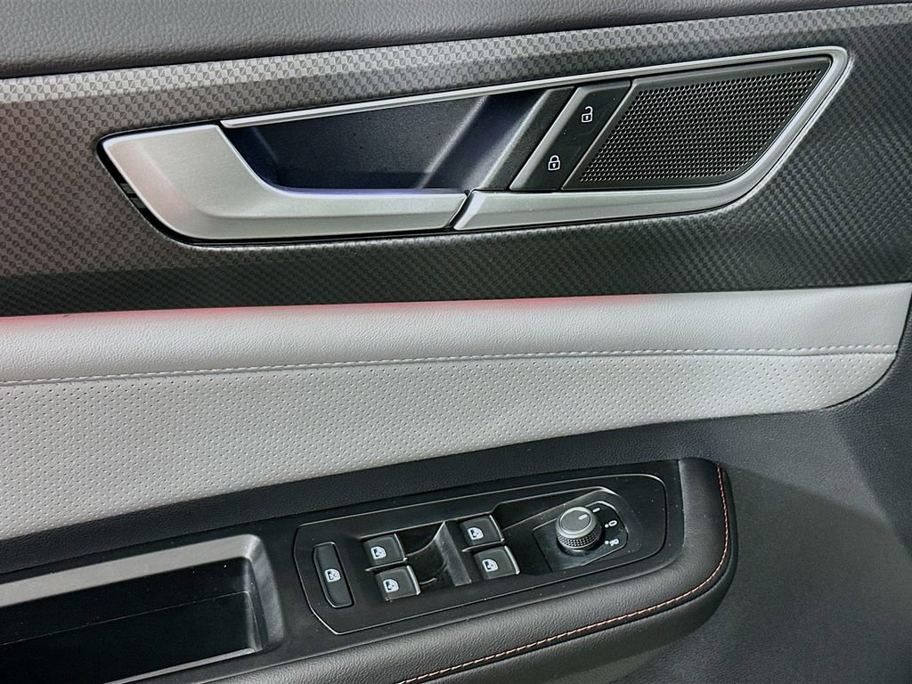 Used 2025 Volkswagen Atlas Peak Edition SE AWD/4WD image 18