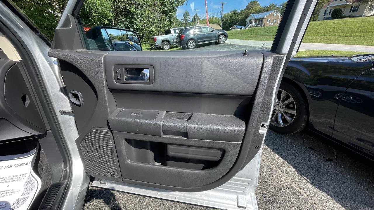 Used 2019 Ford Flex SE FWD image 30