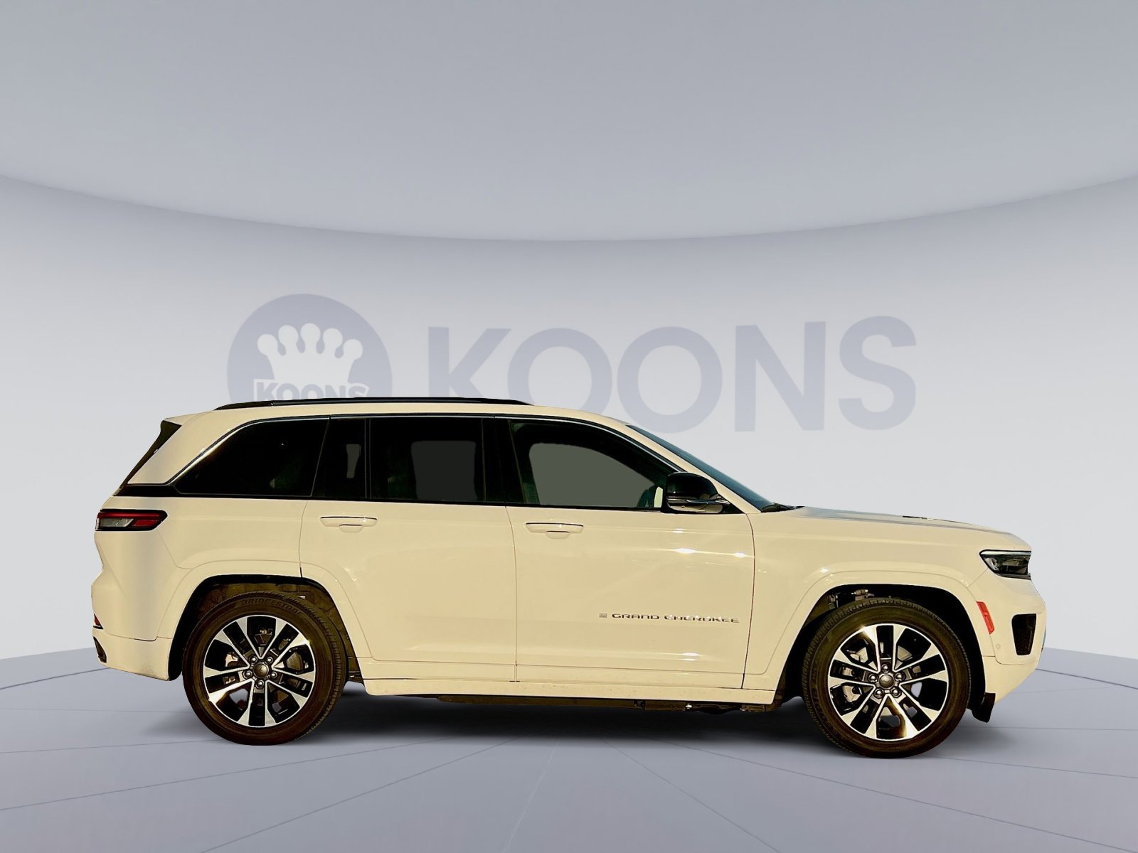 Used 2022 Jeep Grand Cherokee Overland w/ Advanced Protech Group III image 8