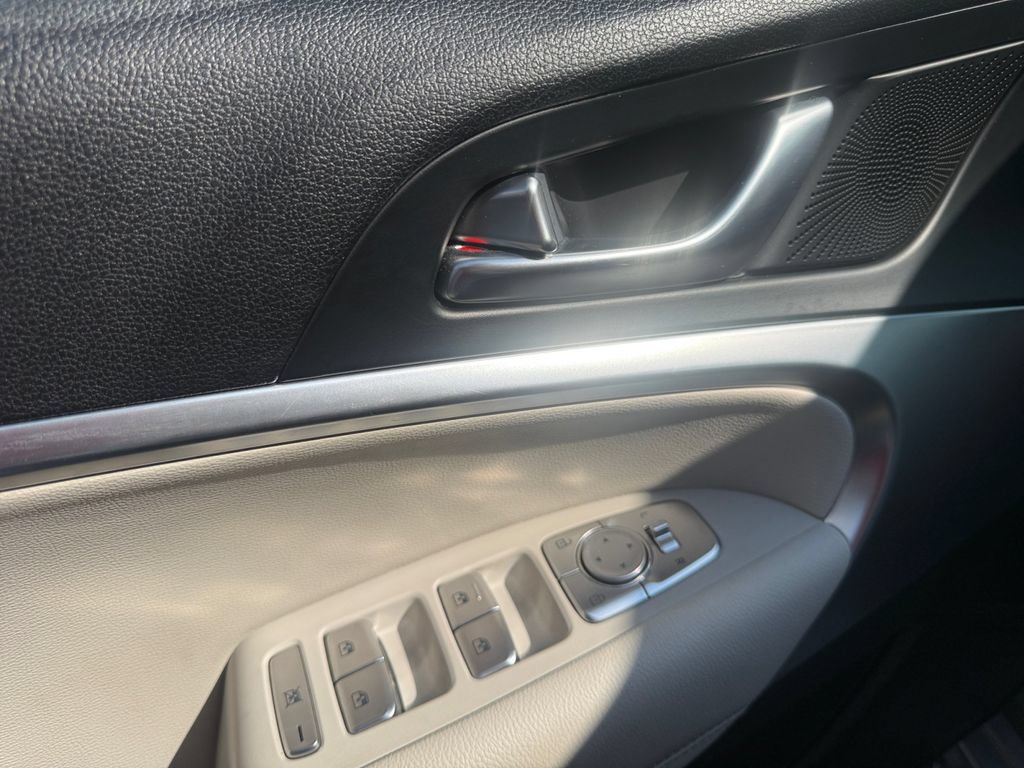 Used 2025 Genesis G70 2.5T AWD/4WD image 20