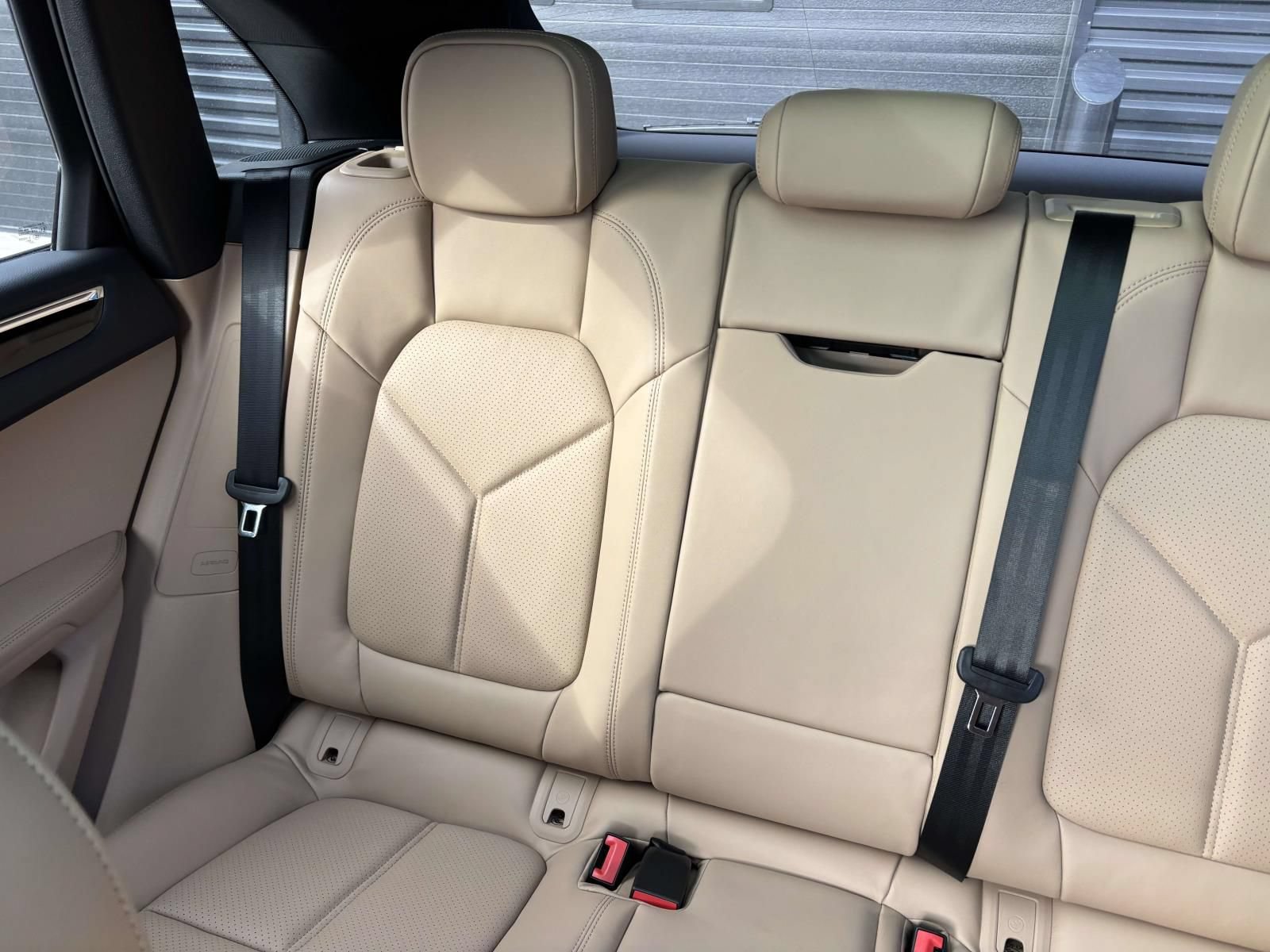 New 2026 Porsche Macan AWD/4WD image 38