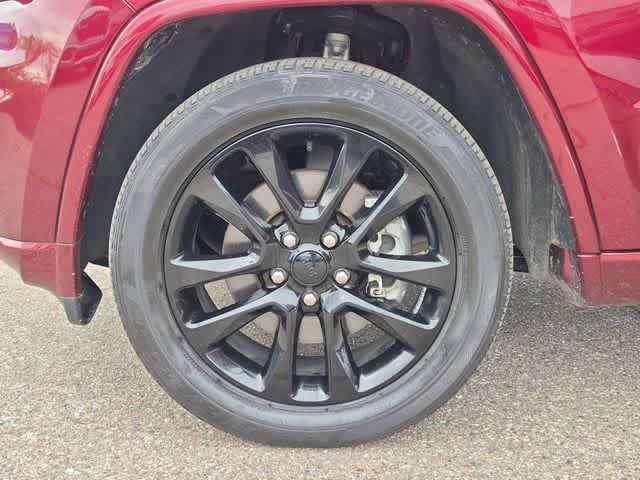 Certified 2022 Jeep Grand Cherokee Laredo X AWD/4WD image 14