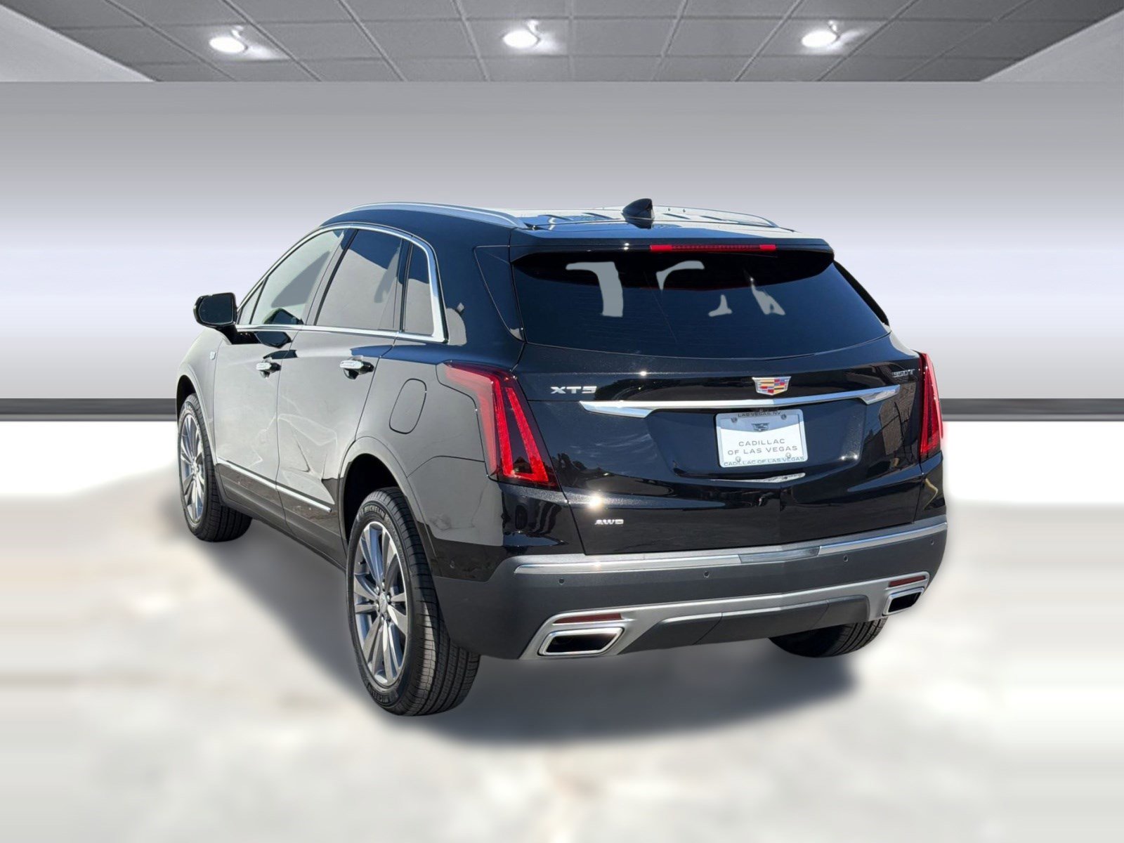 New 2026 Cadillac XT5 Premium Luxury w/ LPO, Floor Liner Package AWD/4WD image 3