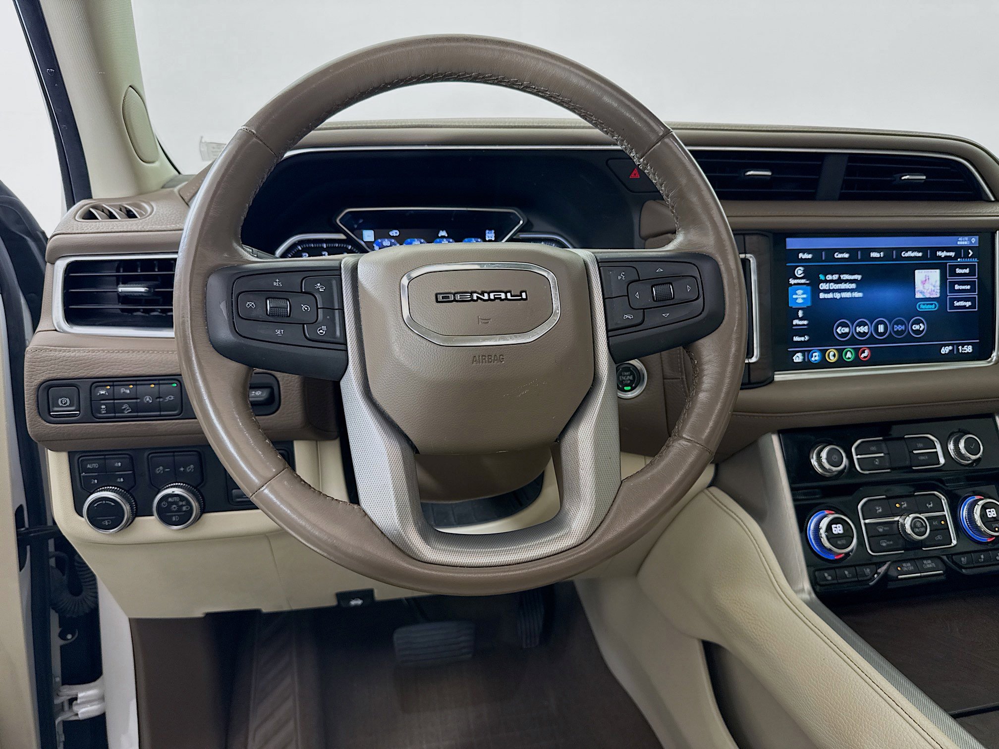 Used 2021 GMC Yukon Denali w/ Denali Ultimate Package AWD/4WD image 12