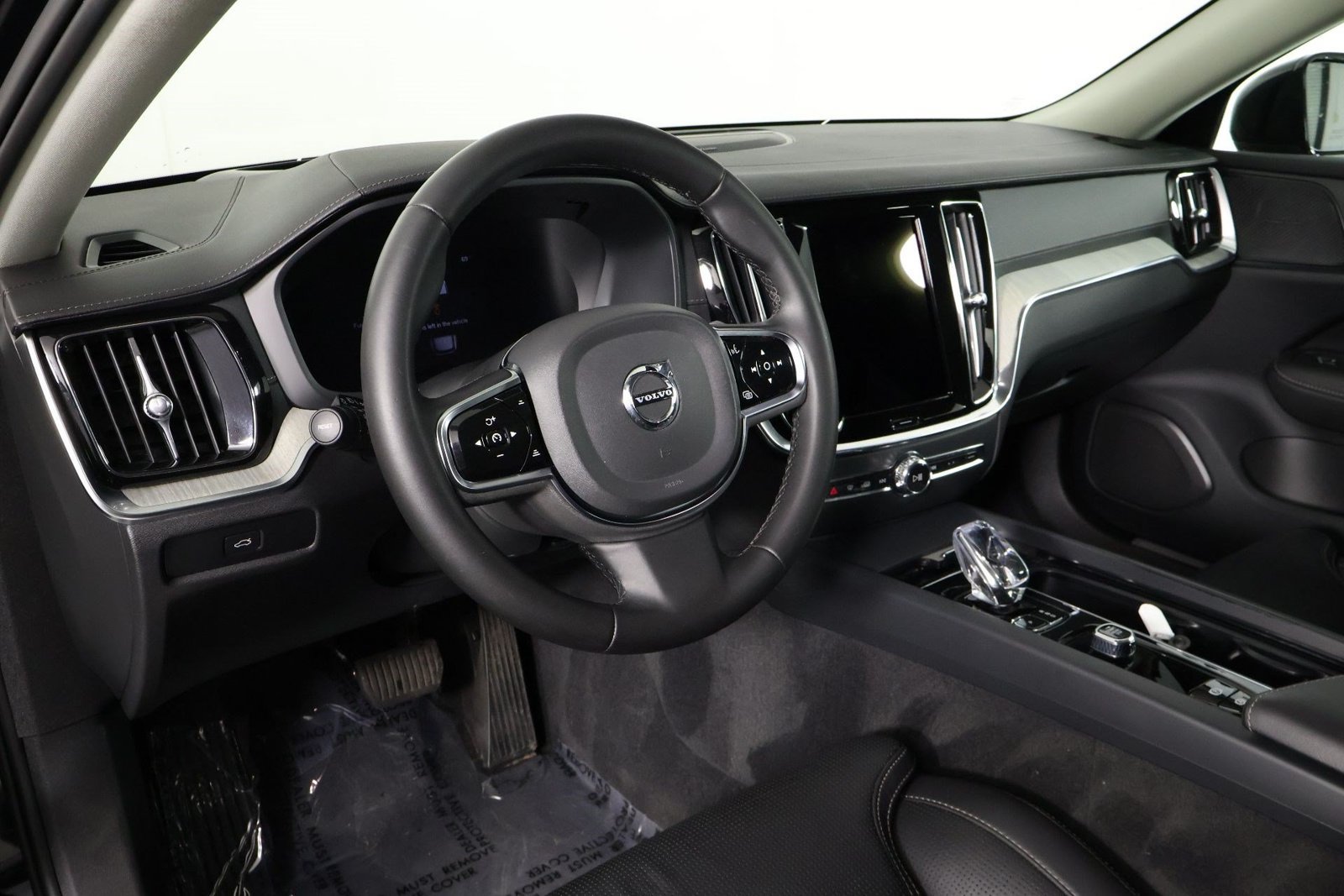 Certified 2024 Volvo V60 B5 Cross Country Ultimate w/ Protection Package Premier AWD/4WD image 14