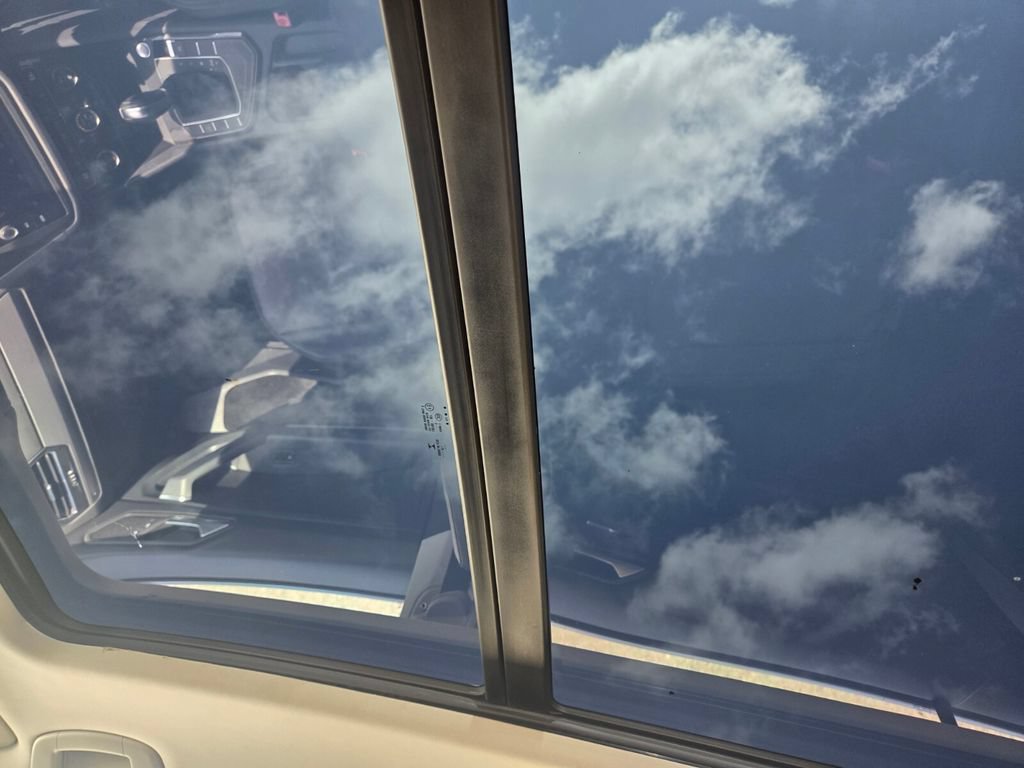 Used 2019 Volkswagen Tiguan SE w/ Panoramic Sunroof Package FWD image 22