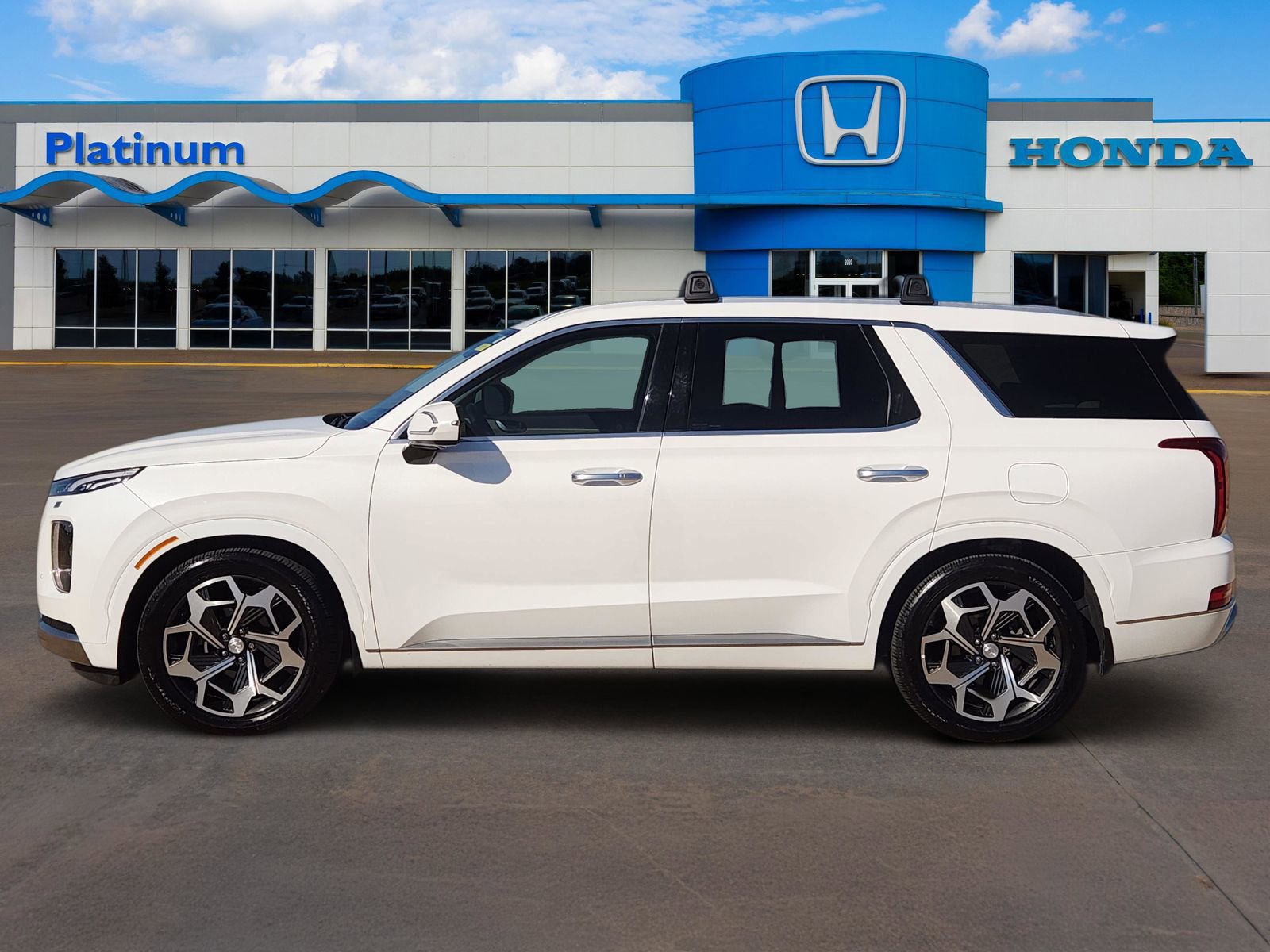 Used 2022 Hyundai Palisade Calligraphy image 3