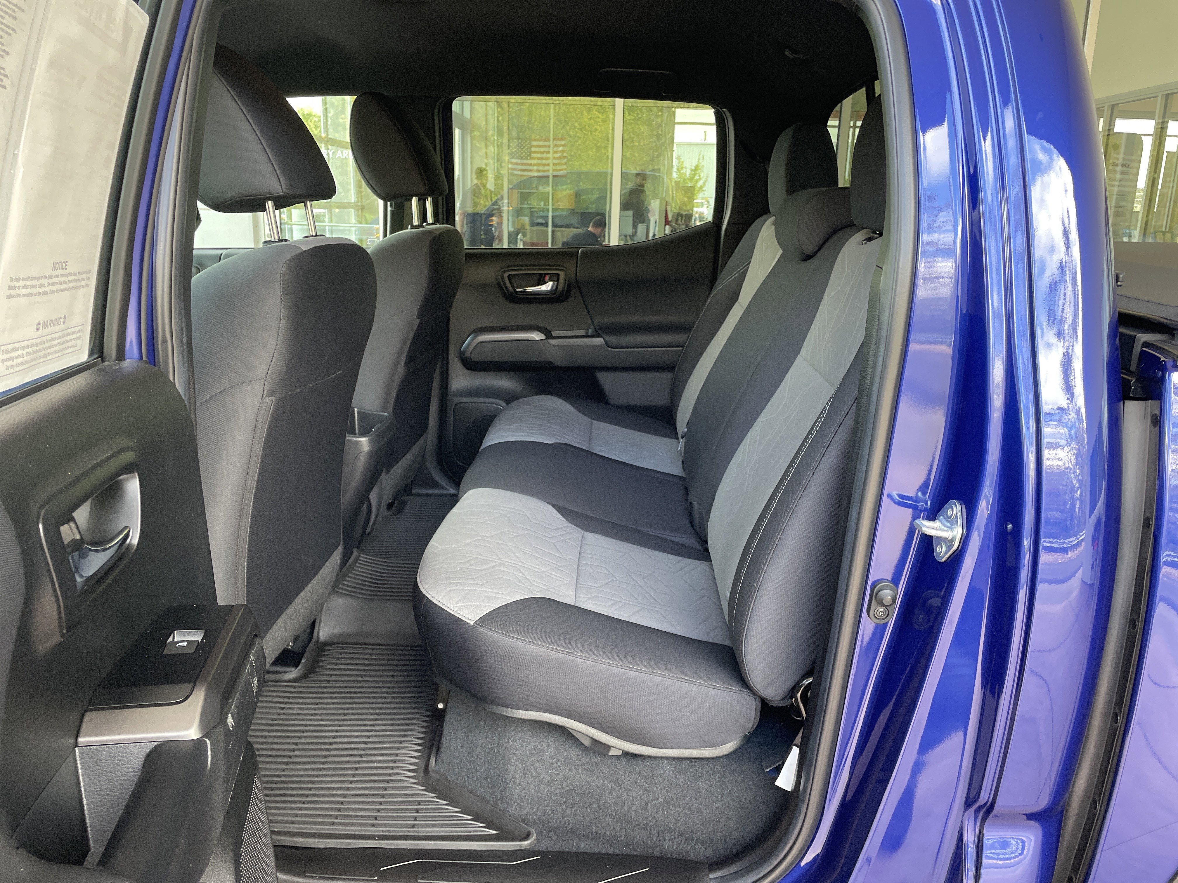 Used 2022 Toyota Tacoma TRD Off-Road image 18