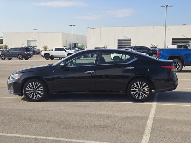 Used 2025 Nissan Altima 2.5 SV FWD image 4