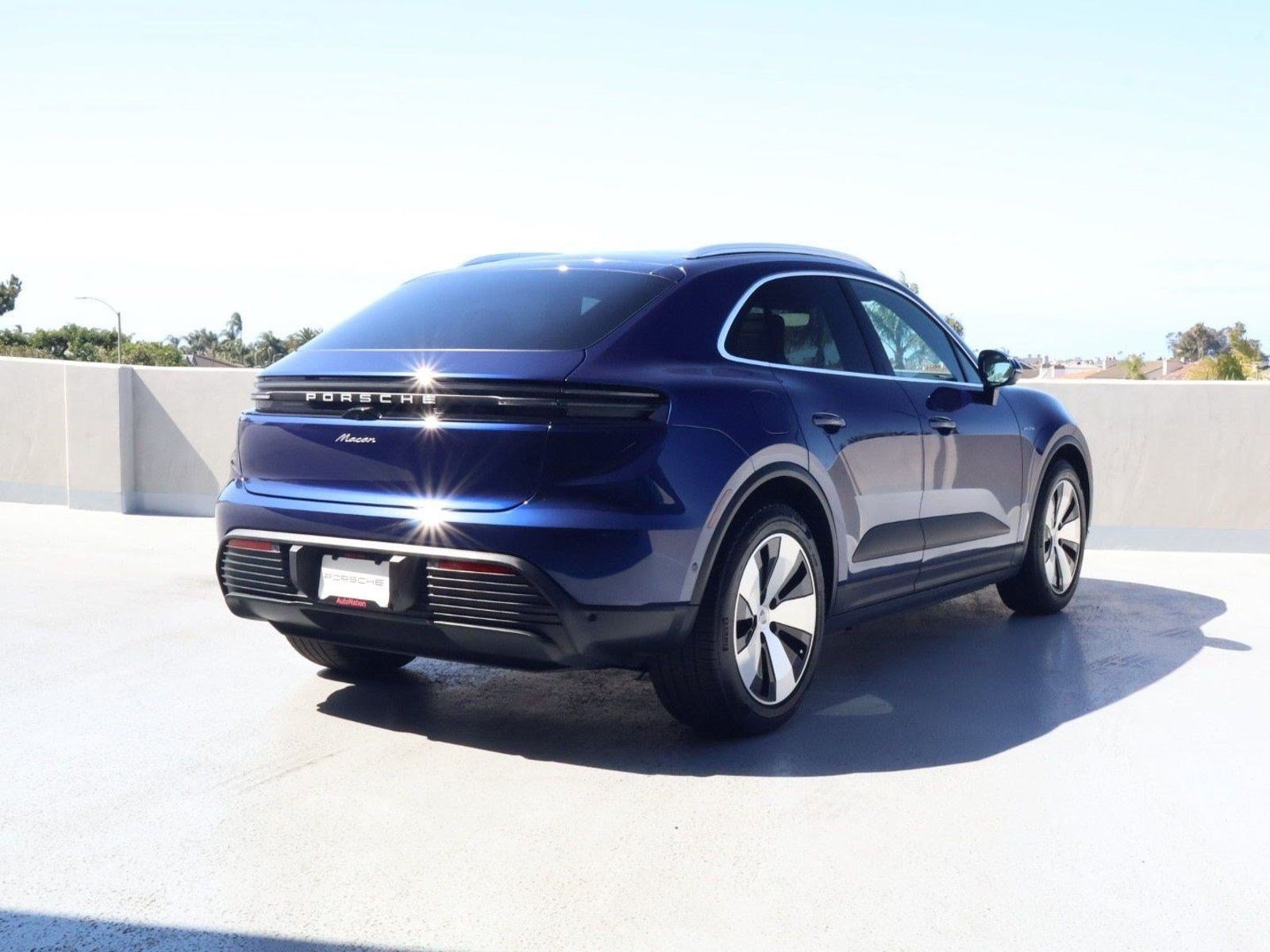 Certified 2025 Porsche Macan Electric RWD image 9