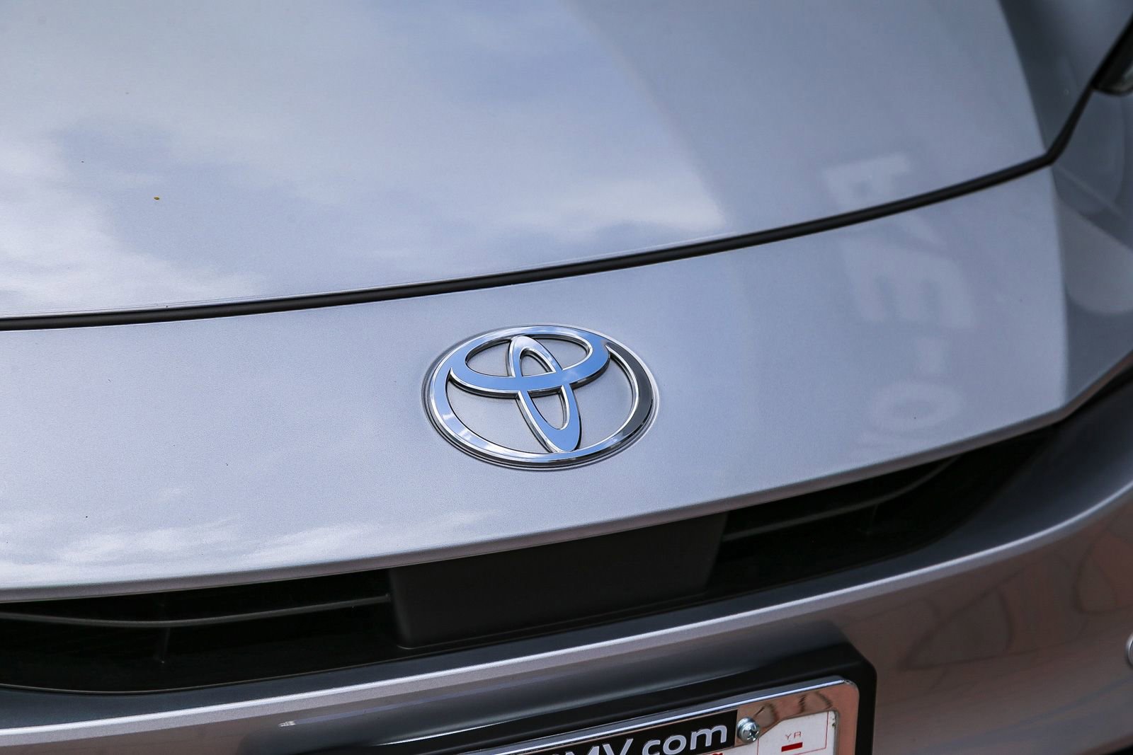 Used 2025 Toyota Prius LE FWD image 11