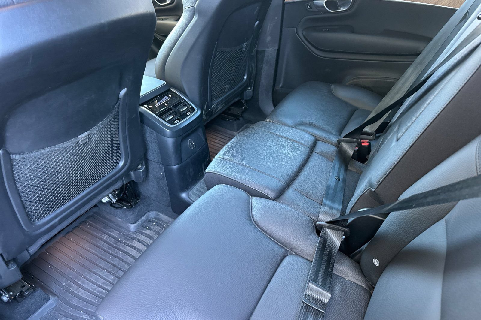 Used 2025 Volvo XC90 T8 Plus w/ Protection Package Premier AWD/4WD image 14