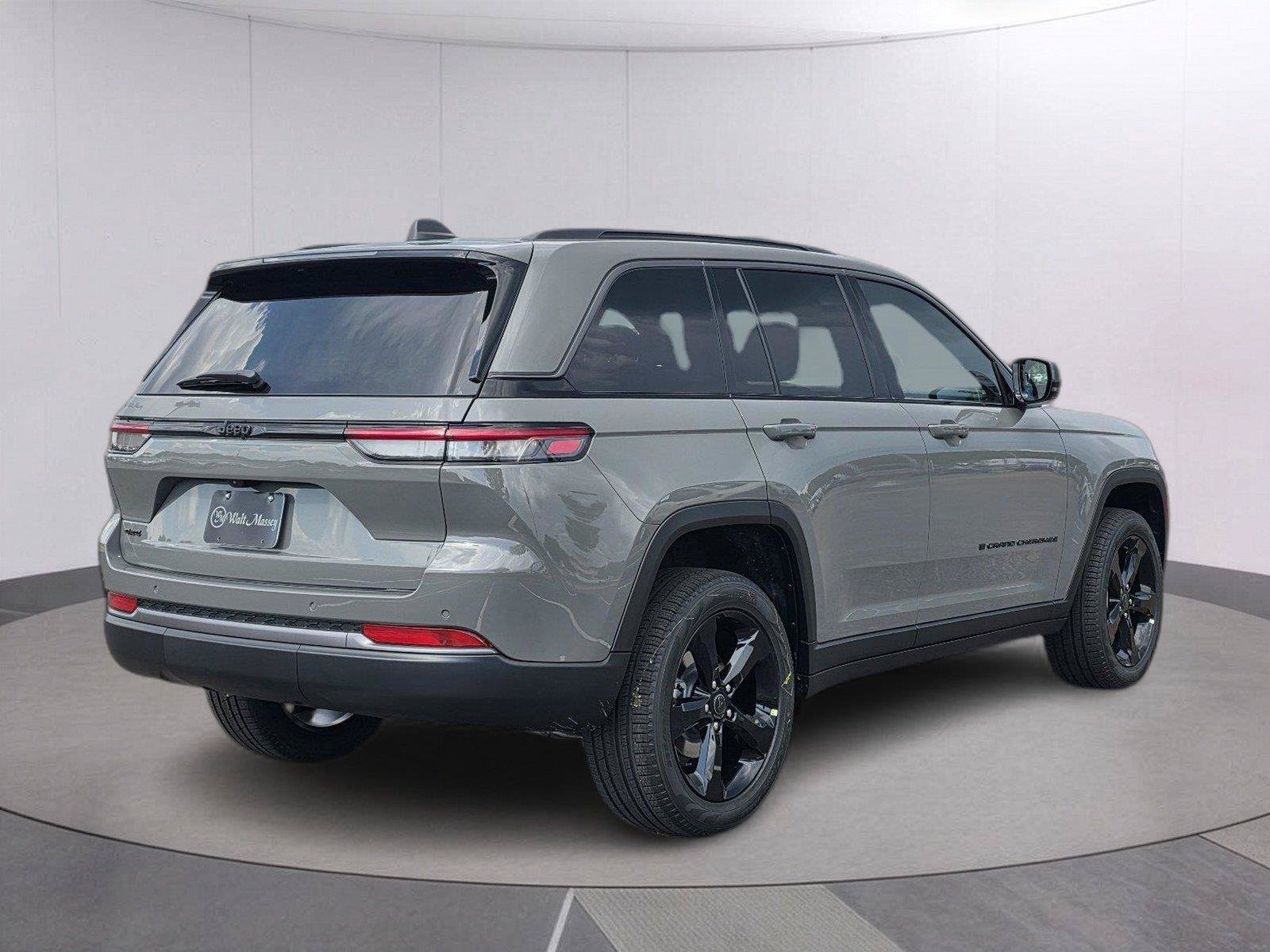 New 2027 Jeep Grand Cherokee Limited w/ Trailer Tow Package AWD/4WD image 5