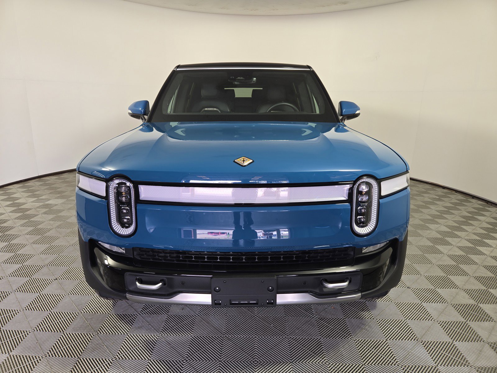 Used 2024 Rivian R1S Adventure image 8