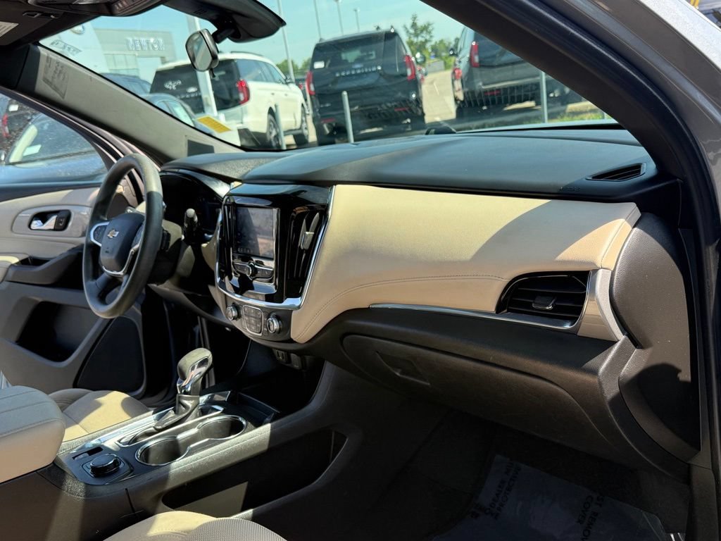 Used 2023 Chevrolet Traverse LS FWD image 16