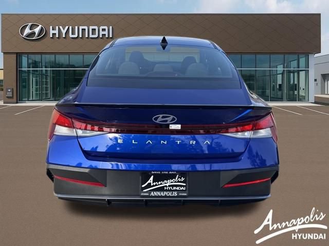 Used 2025 Hyundai Elantra Sport image 4