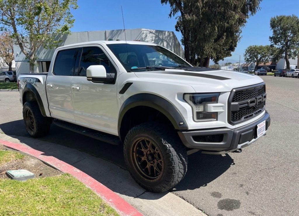 Used 2018 Ford F150 Raptor w/ Equipment Group 802A Luxury AWD/4WD image 2