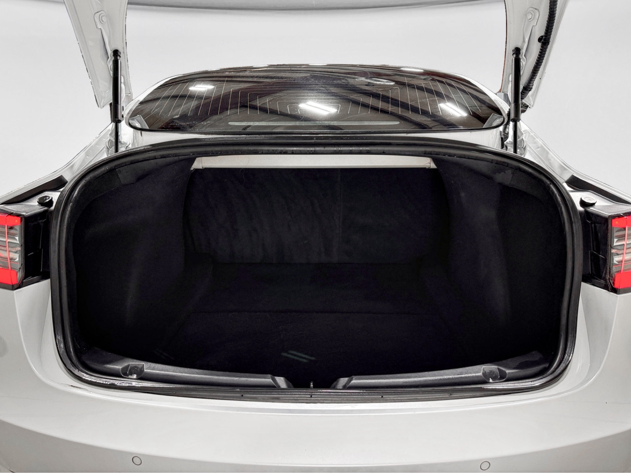 Used 2018 Tesla Model 3 Long Range RWD image 27