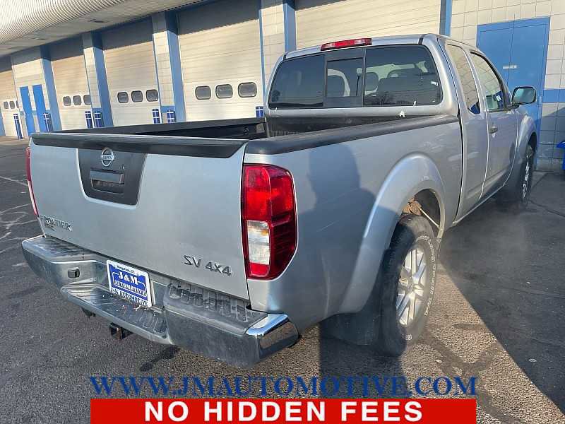 Used 2015 Nissan Frontier SV image 3